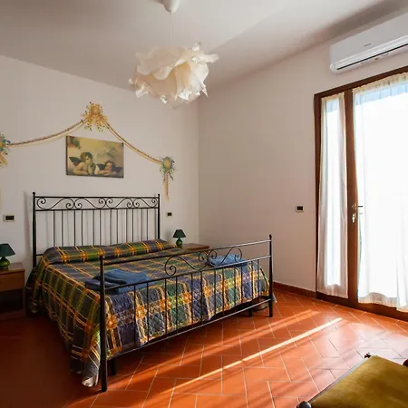 Farm stay La Serra Cenaia