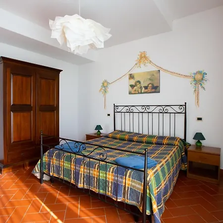 Farm stay La Serra Cenaia