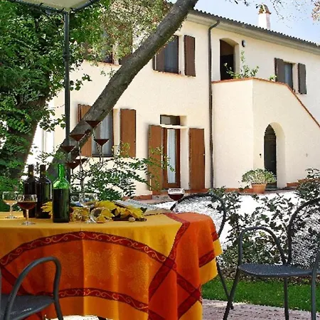 La Serra Farm stay Cenaia